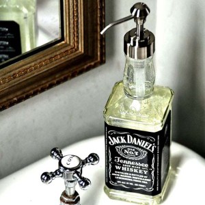 11-DIY-Soap-Dispensers-To-Dress-Up-Your-Sink-3